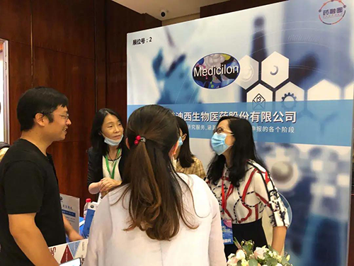 周曉堂主任會后與業(yè)界同仁交流探討