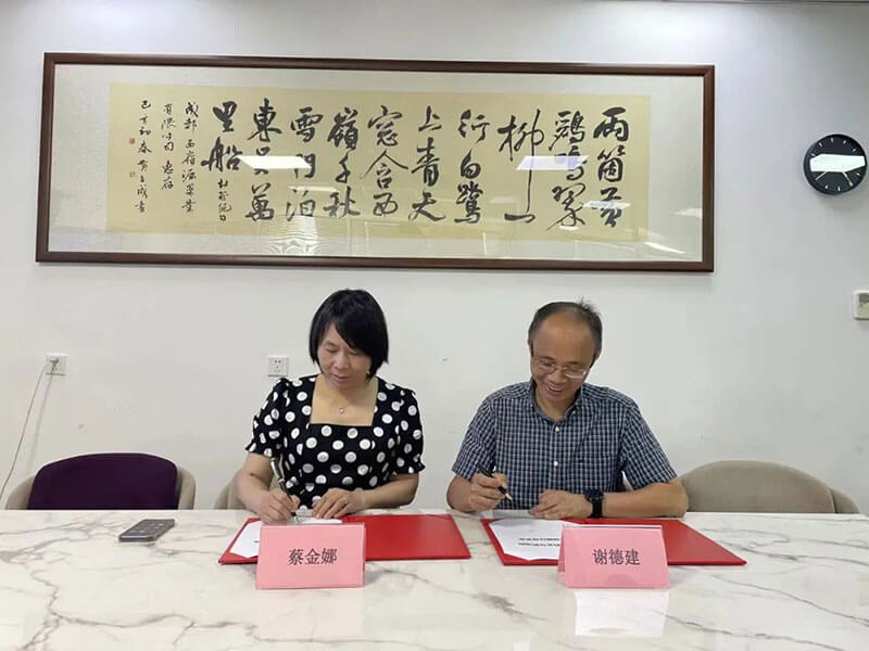 美迪西與西嶺源藥業(yè)正式簽訂戰(zhàn)略合作協(xié)議.jpg 美迪西與西嶺源藥業(yè)正式簽訂戰(zhàn)略合作協(xié)議.jpg